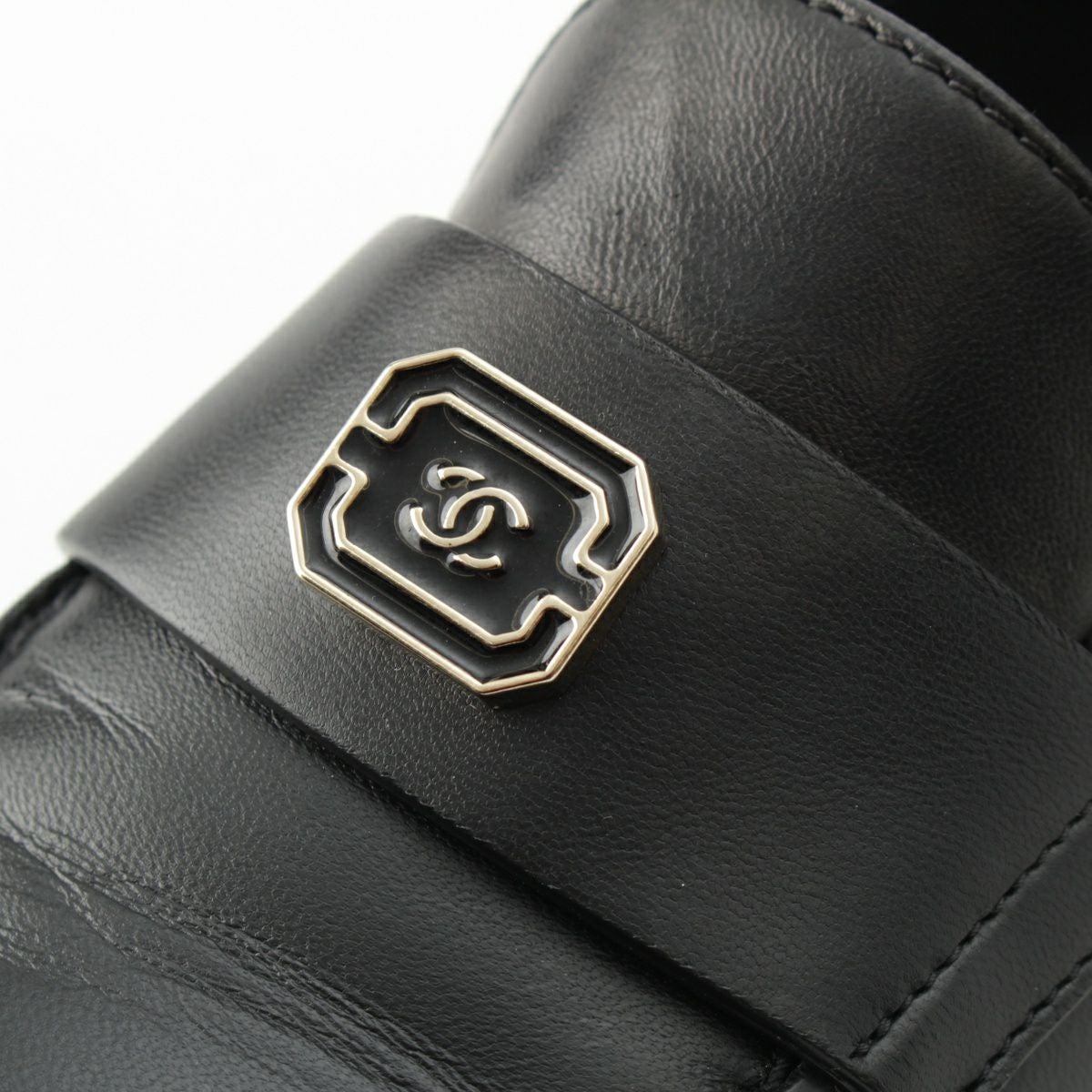 CHANEL ブラウン ローファー バックストラップ シャネル 24AW レザー メタルココマーク ローファー シューズ G45569