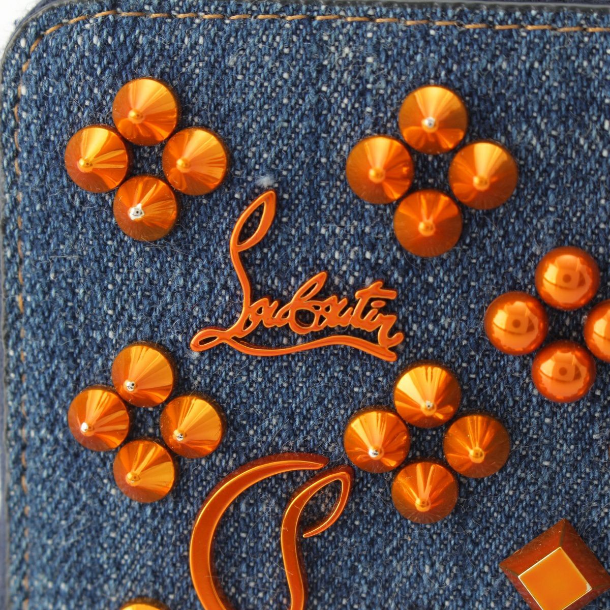 Christian Louboutin スタッズ ケース デニム レザー クリスチャンルブタン デニム パネトーネ スタッズ コンパクト