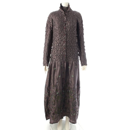 イッセイミヤケ 変形 プリーツ 刺繍 植物 総柄 切替 Aライン ロング カーディガン ノースリーブ ワンピースセットアップ IM22-FH908-22/IM22-FH907 チャコール ブラウン系 4/3