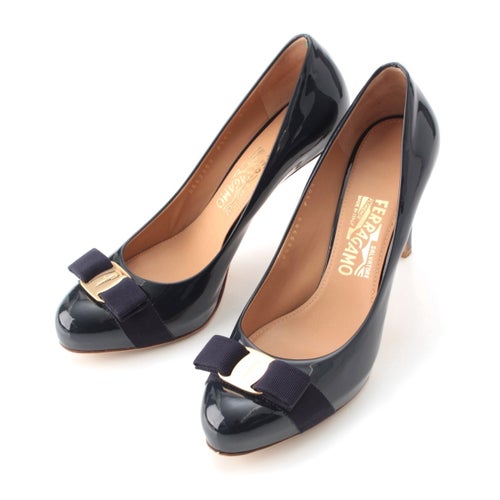 サルヴァトーレフェラガモ パテント ヴァラ ピンヒール パンプス ネイビー 8 1/2