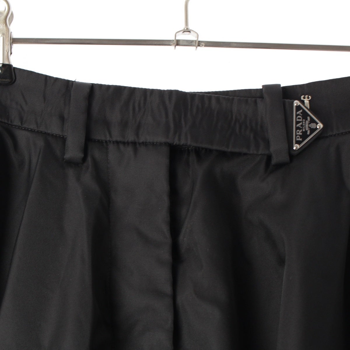 プラダ 23年 Re Nylon トライアングルロゴ フレア ロング スカート