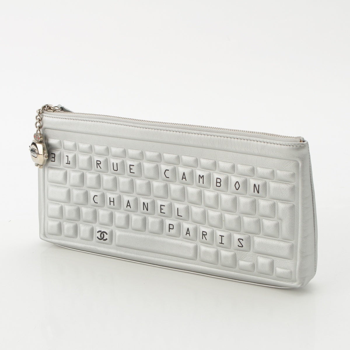 CHANEL キーボードデザイン ポーチ シャネル Cambon キーボード ロボットチャーム クラッチバッグ