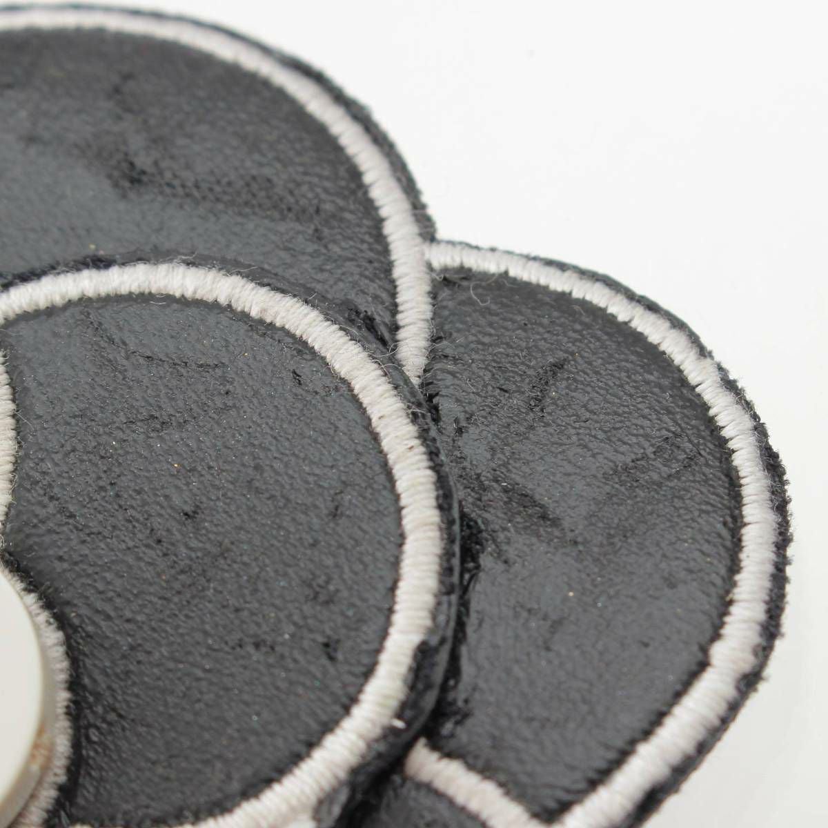 シャネル Chanel レザー ココマーク カメリア ブローチ アクセサリー