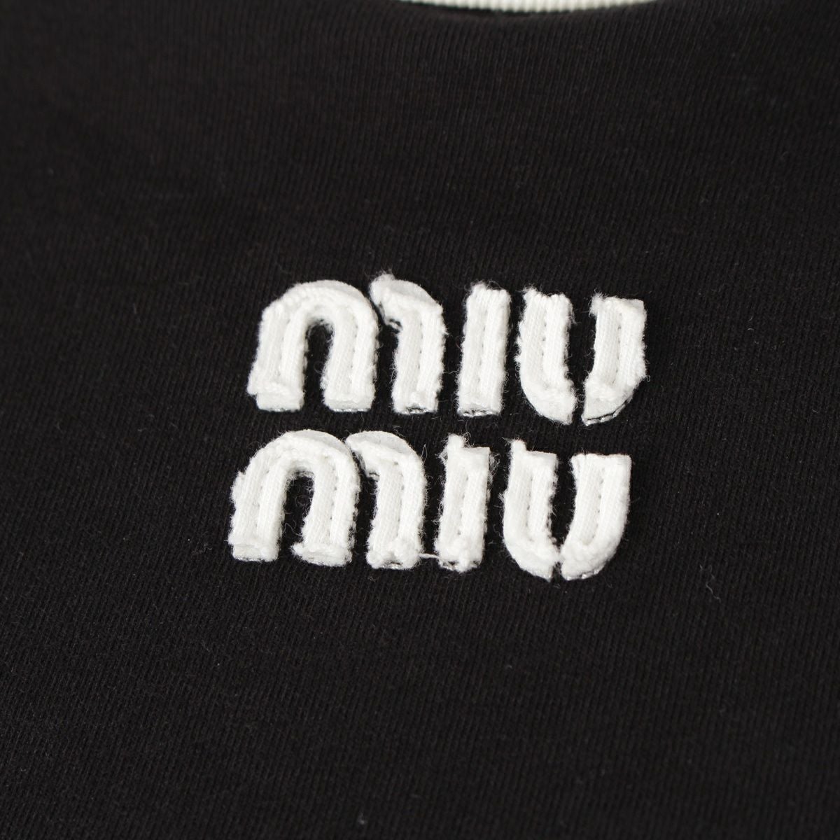 ミュウミュウ 24年 コットンジャージー 刺繍ロゴ入り 半袖Tシャツ